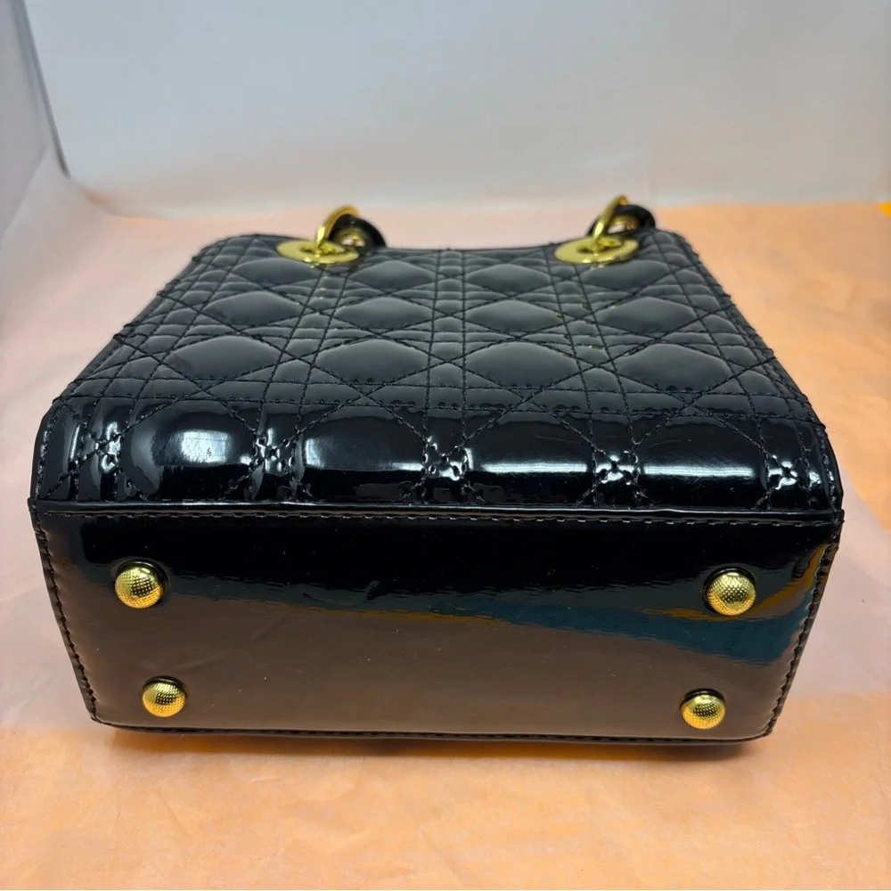 Witch on broom throw pillow & FREE black shiny purse used - Picture 11 of 13
